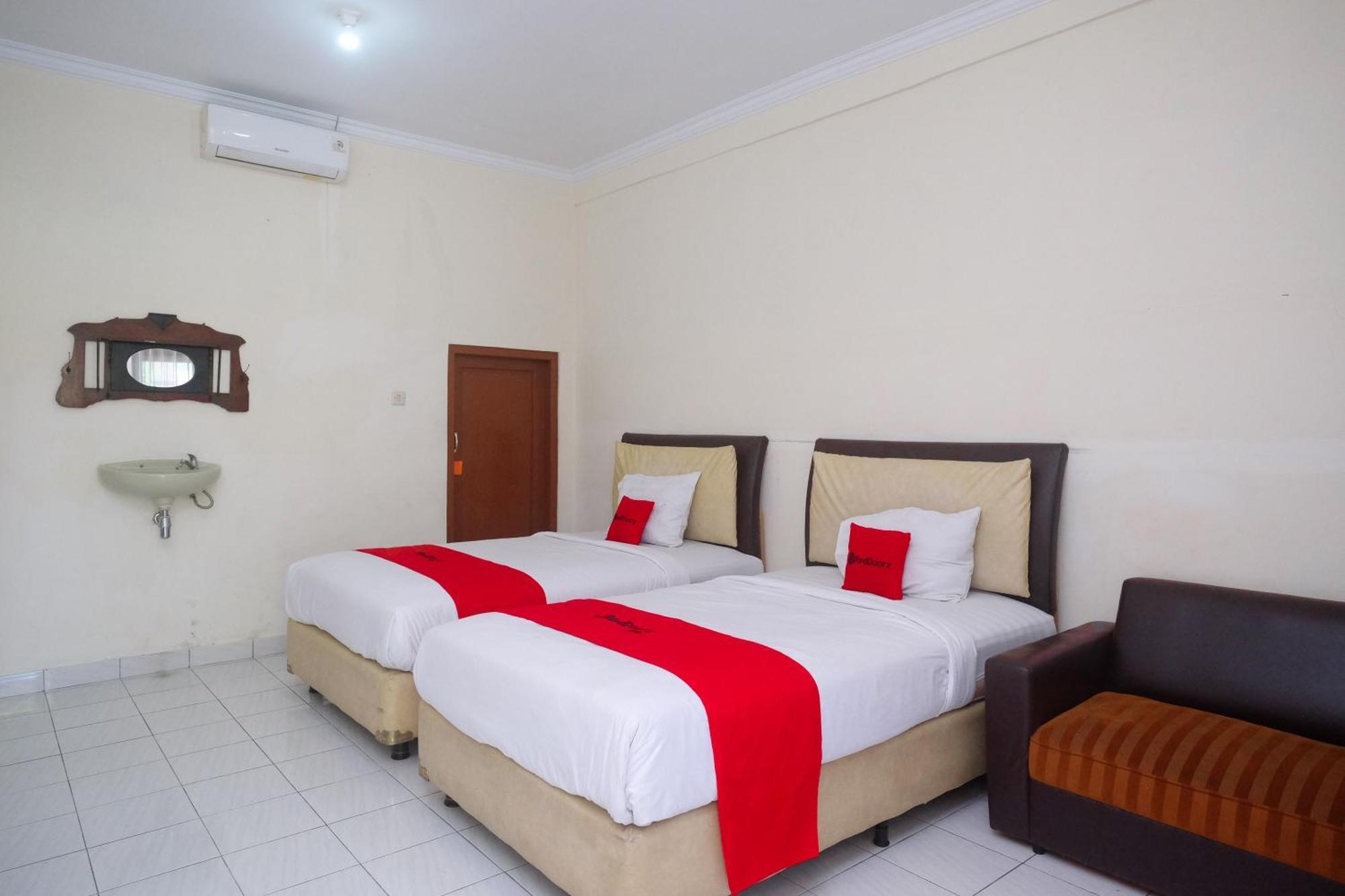Reddoorz Syariah Near Alun Alun Wonosari Hotel Kültér fotó